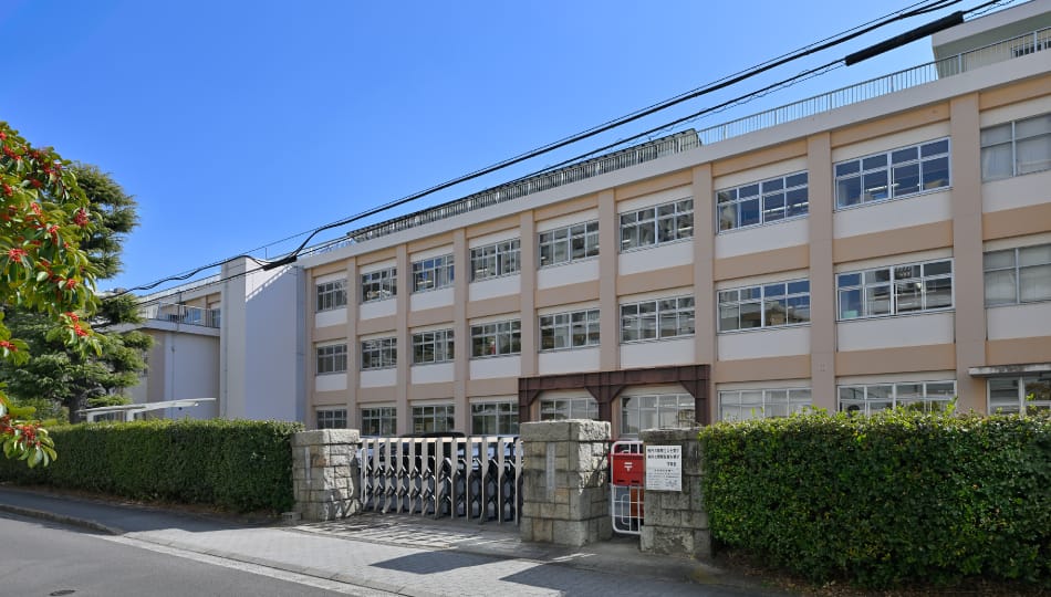 香川大学教育学部附属小学校 徒歩3分（200m）